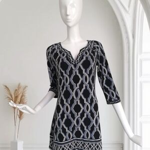 White House Black Market Black and Gray Geometric V-Neck Tunic